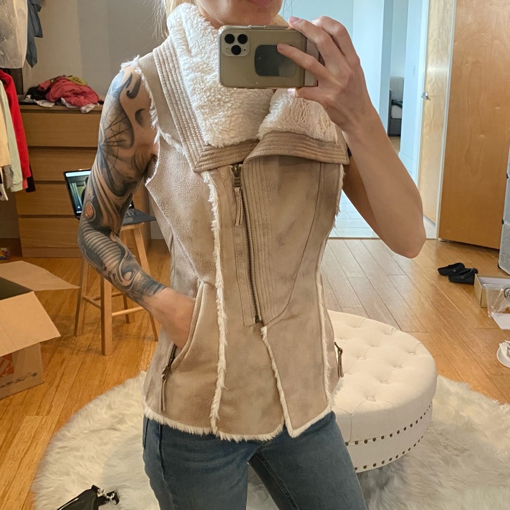 Guess vest. XS